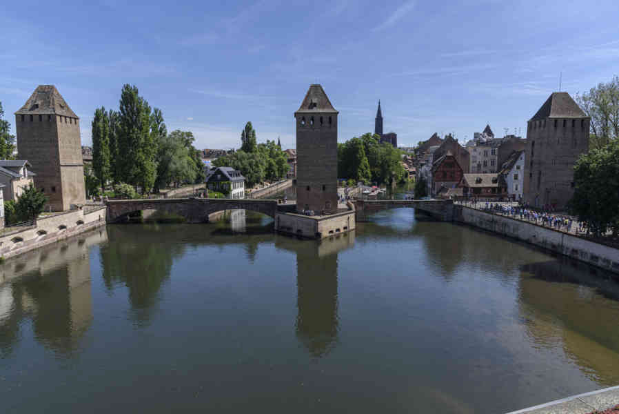 Francia - Alsacia 041 - Estrasburgo - Puentes Cubiertos.jpg